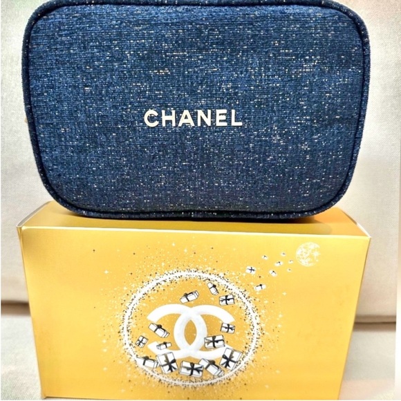 NEW CHANEL MAKEUP BAG DENIM NAVY BLUE HOLIDAY LIMITED EDITION in GOLD CHANEL BOX - Picture 6 of 7